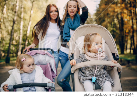 family walk in the park 21318344