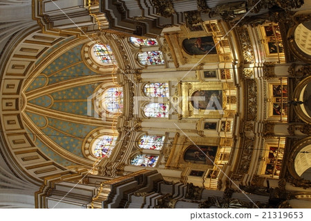 西班牙大教堂 21319653