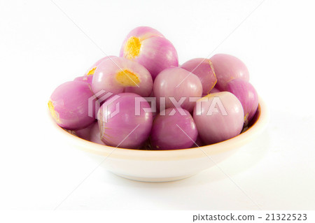 Red onions ready for cook 21322523