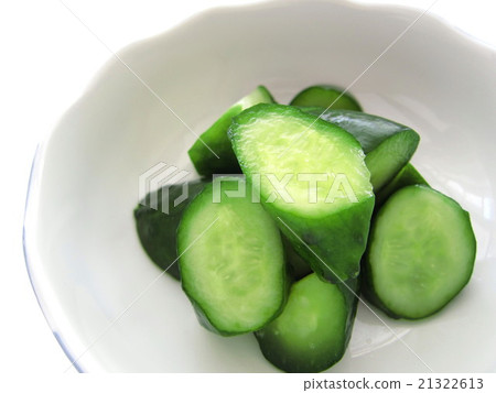 Delicious hot pickled pickled cucumber 21322613
