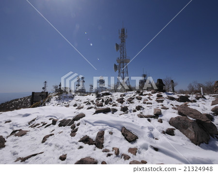 在赤城的Jizo火山頂部的天線組 21324948