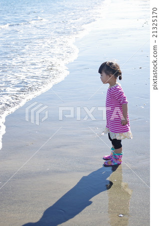 Girls and the sea 3 21325170