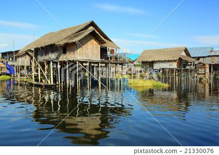 Stilted houses in village on Inle lake 21330076