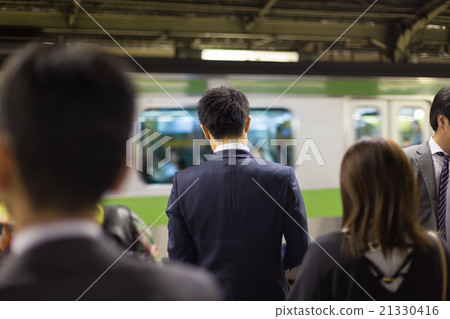 Passengers traveling by Tokyo metro. 21330416