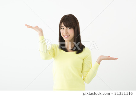 一個女人牽著兩隻手 一個女人牽著兩隻手 21331116