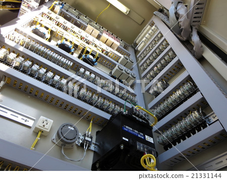 Relays on the control panel 21331144