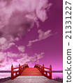 垂直的長的紫色日本式橋樑木紅色油漆夜視圖雲彩CG 21331227