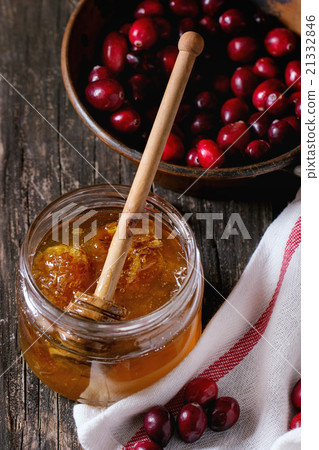 Honey and cranberries 21332846