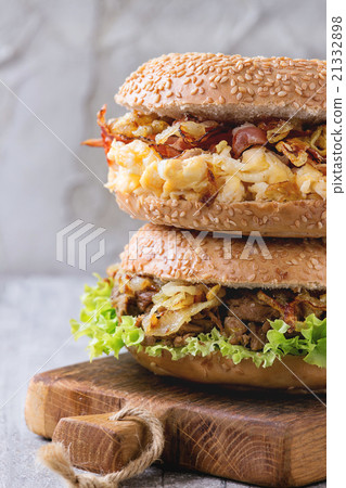 Bagels with bacon and beef Bagels with bacon and beef 21332898