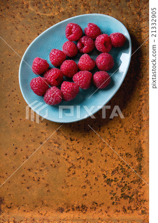 Fresh ripe raspberries Fresh ripe raspberries 21332905