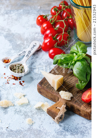 Ingredients for spaghetti sauce Ingredients for spaghetti sauce 21332943