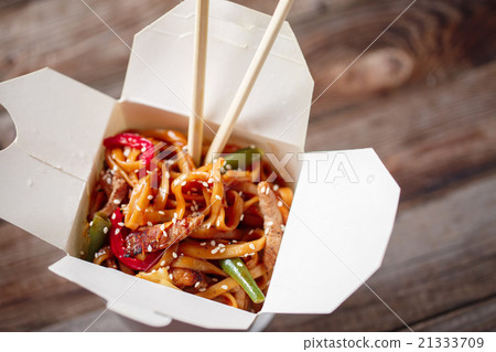 Noodles with pork and vegetables in take-out box Noodles with pork and vegetables in take-out box 21333709