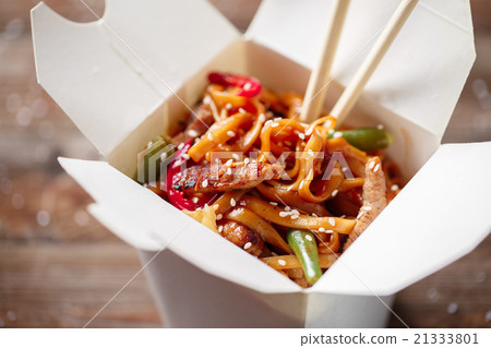 Noodles with pork and vegetables in take-out box Noodles with pork and vegetables in take-out box 21333801