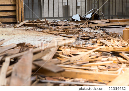 Old-fashioned house dismantlers Contractors break semi-ruined buildings Demolition work Wood waste materials Build-up Japanese architecture Old-fashioned house dismantlers Contractors break semi-ruined buildings Demolition work Wood waste materials Build-up Japanese architecture 21334682