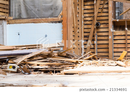 Old-fashioned house dismantlers Contractors break semi-ruined buildings Demolition work Wood waste materials Build-up Japanese architecture Old-fashioned house dismantlers Contractors break semi-ruined buildings Demolition work Wood waste materials Build-up Japanese architecture 21334691