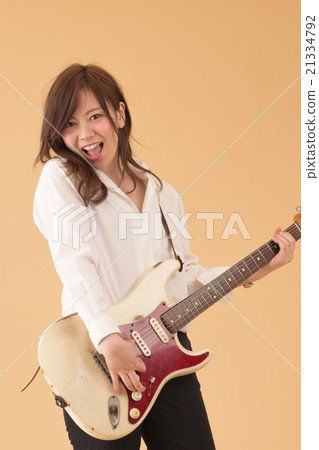 彈吉他的女人 21334792