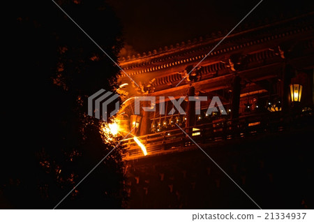 在Todaiji寺/ Februo寺(奈良縣奈良市Shoji鎮)“取水” 在Todaiji寺/ Februo寺(奈良縣奈良市Shoji鎮)“取水” 21334937