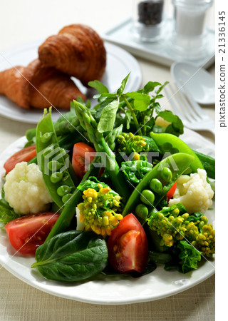 Insarat · mist Italian style mix salad Insarat · mist Italian style mix salad 21336145