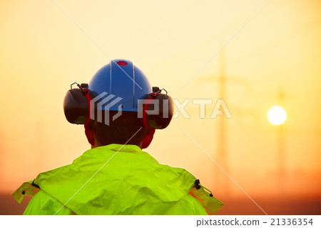 Worker at the sunrise Worker at the sunrise 21336354