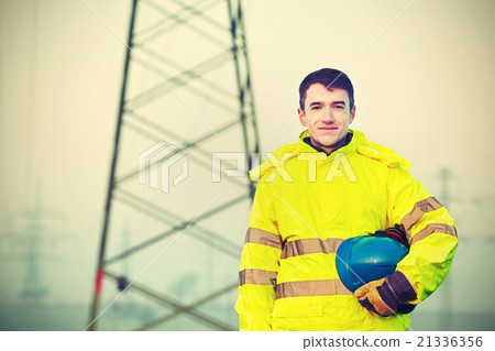Worker with helmet 21336356