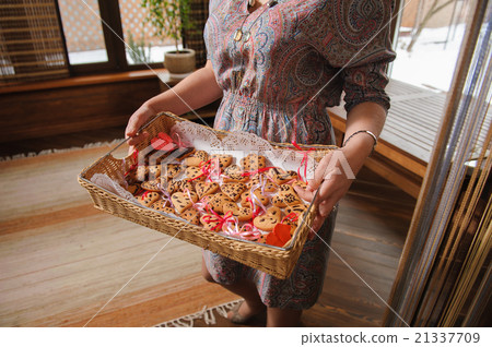 woman holding a tray with cookies in form of heart woman holding a tray with cookies in form of heart 21337709