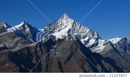 Majestic Weisshorn, high mountain in Zermatt Majestic Weisshorn, high mountain in Zermatt 21337937