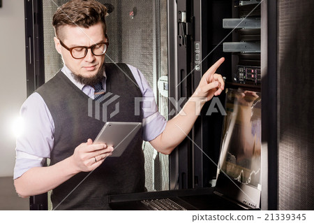 Young engineer in a datacenter 21339345