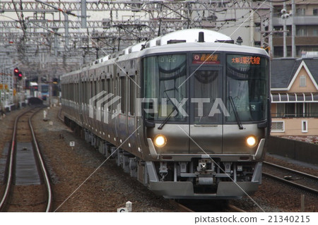 [JR-R] 223 series rapid train departing from the Hanwa Line and heading to the Osaka Loop Line 21340215