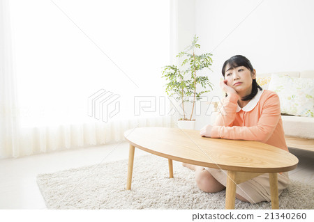 憂鬱的中年婦女 21340260