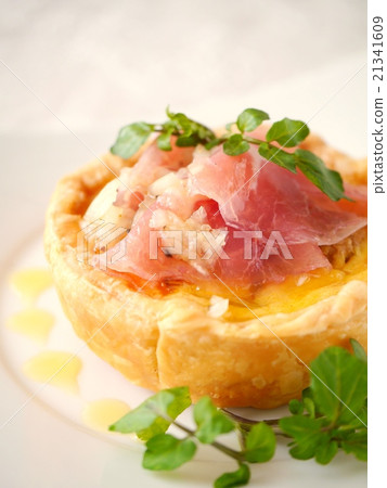 Mushroom's quiche raw ham lemon sauce (vertical position up) 21341609