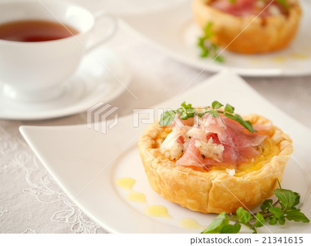 茶時間與蘑菇乳蛋餅（水平位置） 21341615