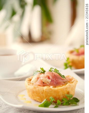 茶時間與蘑菇乳蛋餅（咖啡館形象） 21341616