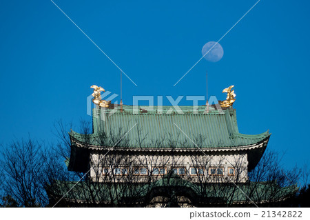 Moon floating in the sky just before sunset and Nagoya castle Moon floating in the sky just before sunset and Nagoya castle 21342822