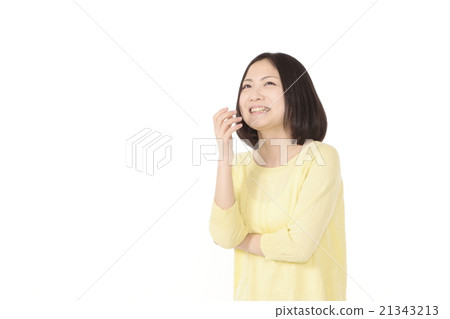 Relaxing young lady 21343213