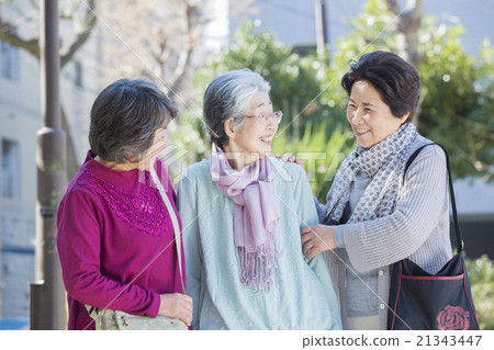 3戶外高級女性 21343447
