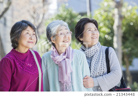 3戶外高級女性 21343448