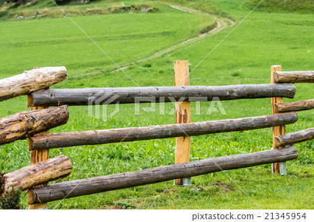wooden fence 21345954
