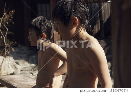 孩子進入戶外浴 21347074