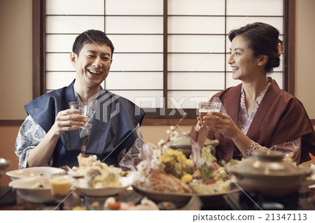 A couple dining at an inn 21347113