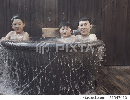 Parent and child entering outdoor bath Parent and child entering outdoor bath 21347410