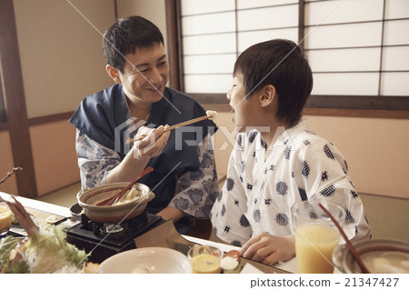 和我兒子在旅館吃飯 21347427