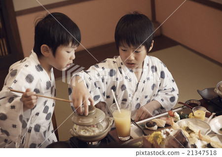 Child to eat at the inn 21347518