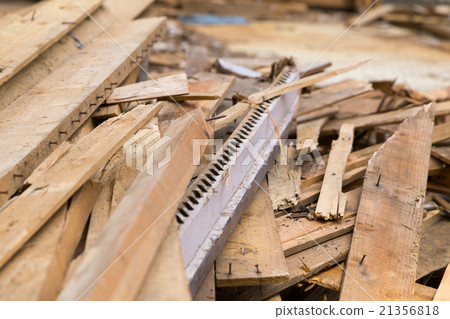 Floorboard foundation laying house demolition trader semi-destructive building to destroy houses dismantling work wood waste material disrupting Japanese architecture 21356818