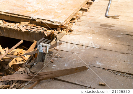 Floorboard foundation laying house demolition trader semi-destructive building to destroy houses dismantling work wood waste material disrupting Japanese architecture 21356820