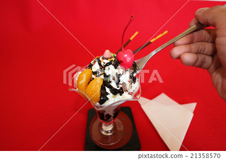 chocolate parfait 21358570