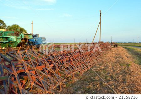 Tine harrow. Agricultural machinery and equipment. Tine harrow. Agricultural machinery and equipment. 21358716