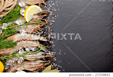 Fresh prawns with spices 21359641