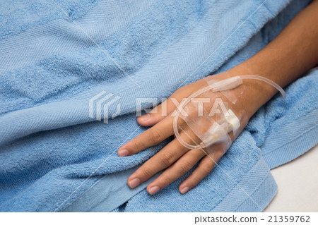 Close up of a boy patient in hospital with saline 21359762