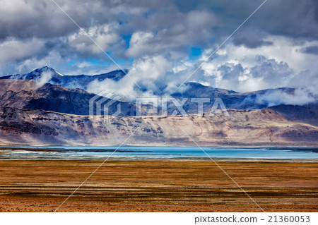 Mountain lake Tso Kar in Himalayas 21360053