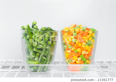 Frozen green beans, corn, peas and chopped carrots 21361777